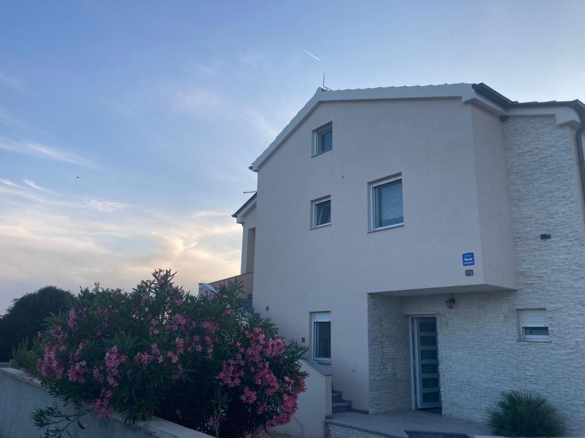 Apartman Hmelina Vrsi Buitenkant foto